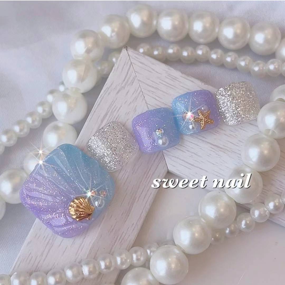 Shell style modern nails Vancouver soft tones